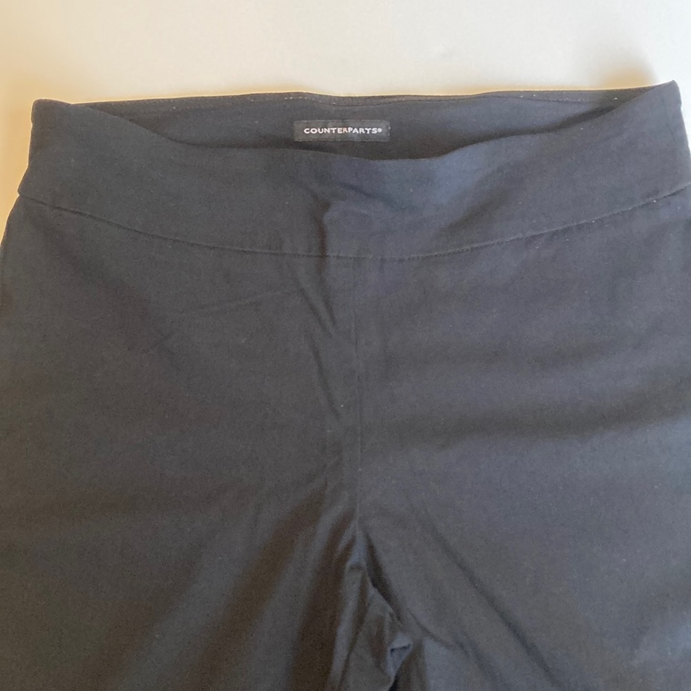 Counterparts Women's Black capri pants
